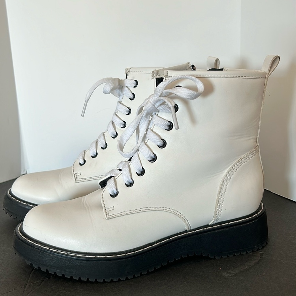 Madden Girl women’s 8 1/2 White Lug Boots
